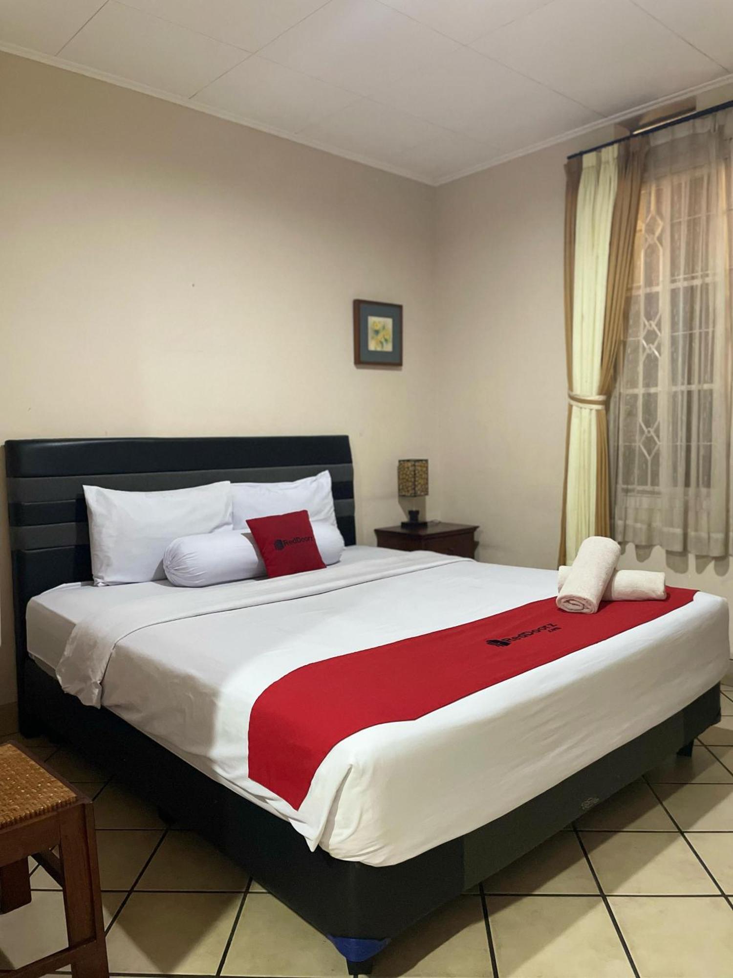 Reddoorz Plus Near Parahyangan University Bandung Luaran gambar