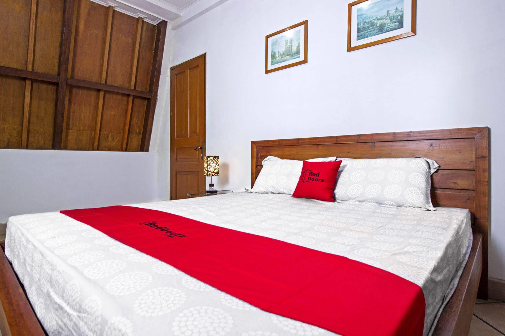 Reddoorz Plus Near Parahyangan University Bandung Luaran gambar