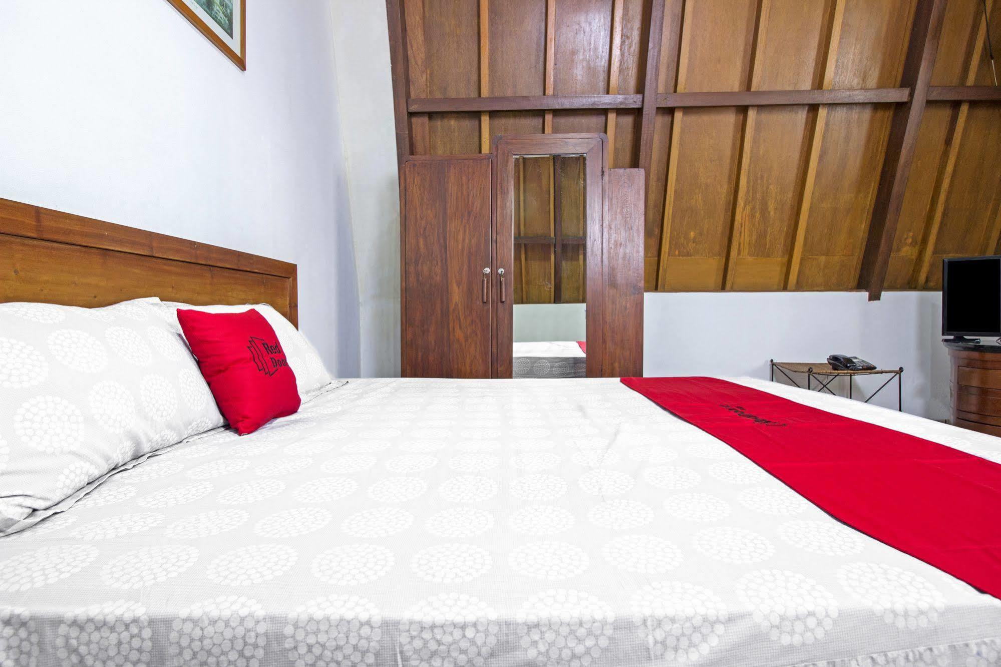 Reddoorz Plus Near Parahyangan University Bandung Luaran gambar